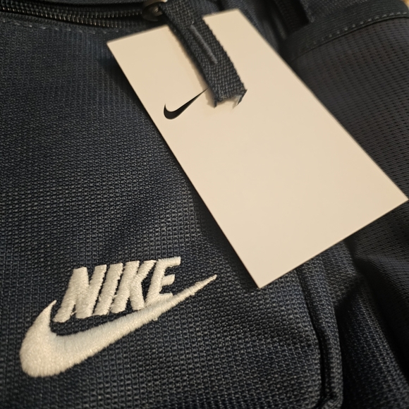 Nike Heritage Men's Backpack - Picture 9 of 9